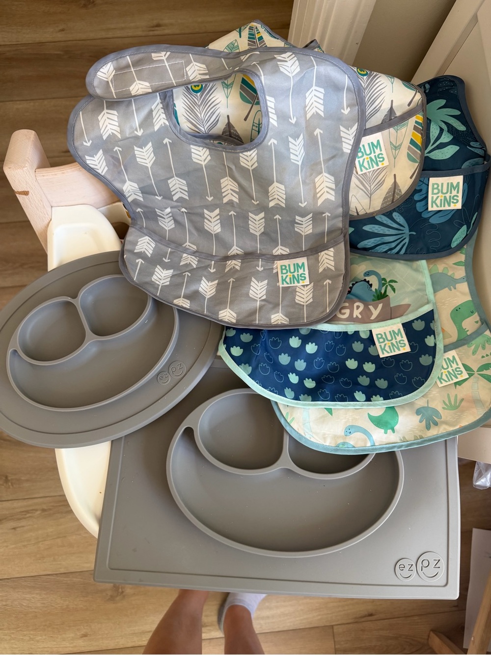 Bumkins Gray Arrow Waterproof Bib with Multi-Pattern Set